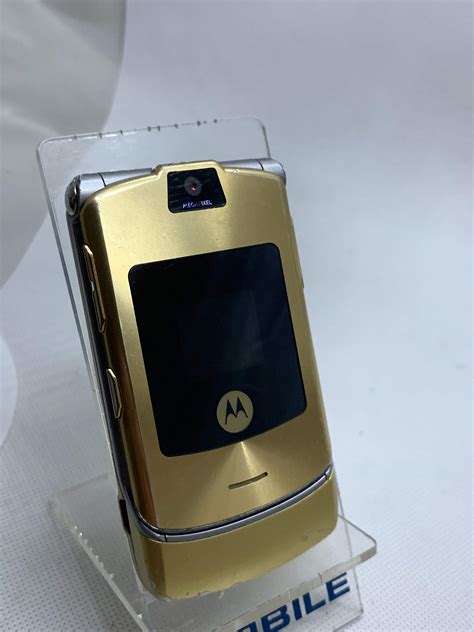 gold motorola razor v3i.